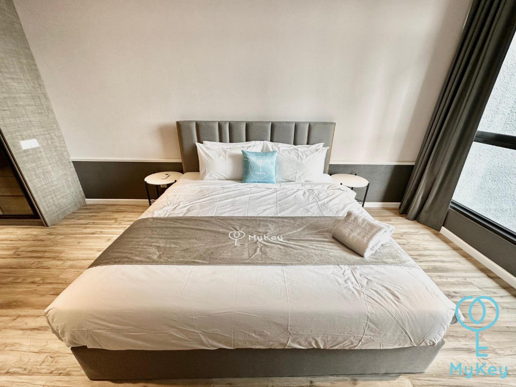 Millerz Square By Mykey Lejlighed Kuala Lumpur Eksteriør billede A bedroom in a serviced apartment in Hong Kong